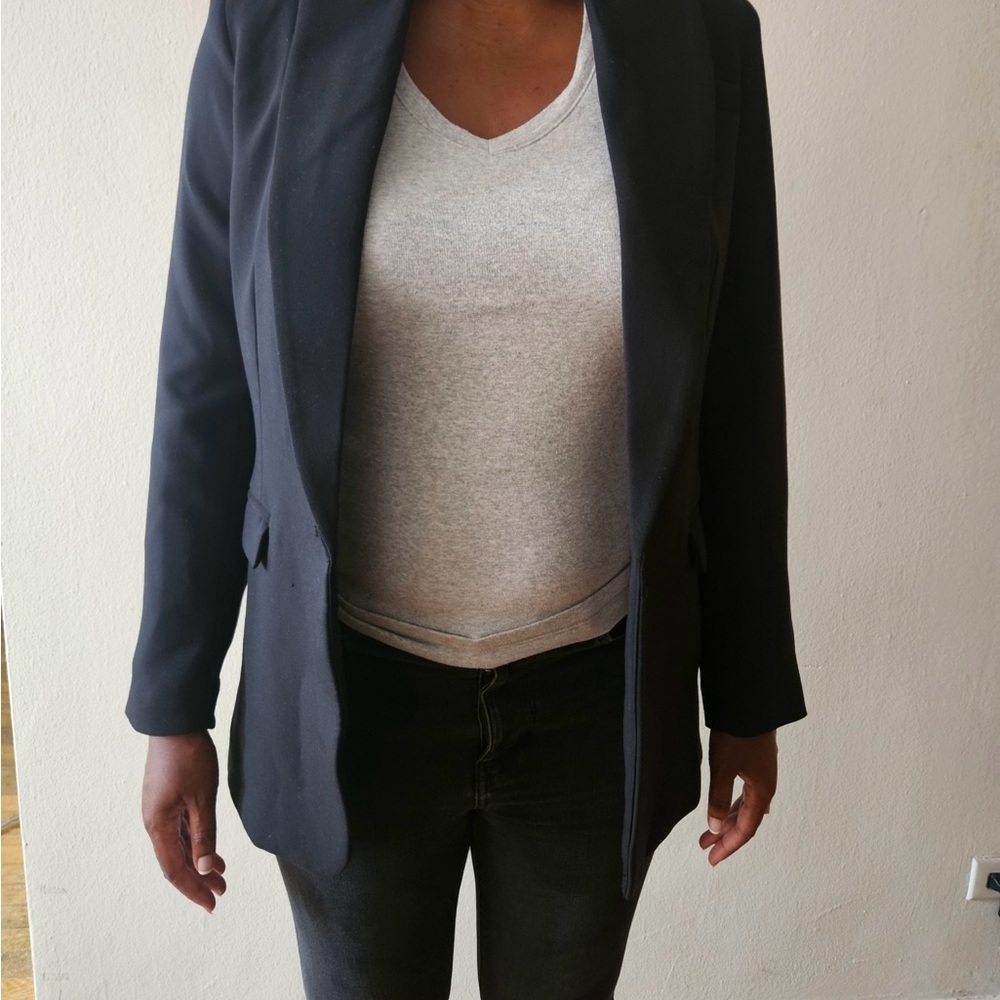 Sophisticated Black Suit Jacket with Tailored Fit